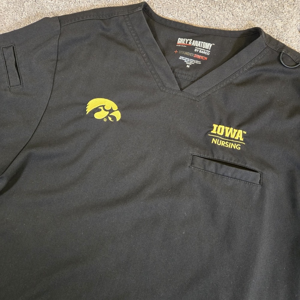 Barco Greys Anatomy Iowa Nursing Spandex Stretch Scrub Top Nursing Shirt Medium